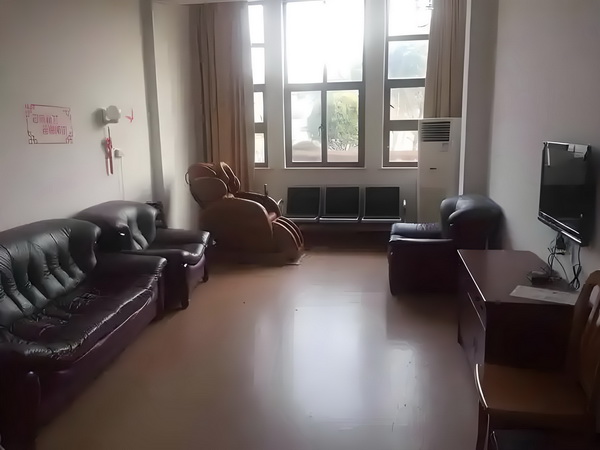 泰国还没真正出手，洪森就呼吁冷静